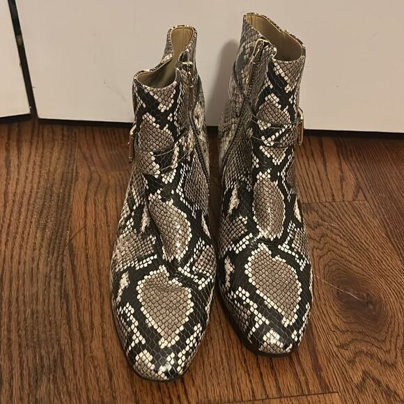 TALBOTS DAKOTA BUCKLE ANKLE BOOTS - PYTHON EMBOSSED LEATHER SIZE 8.5 New w/o Box - Picture 2 of 5